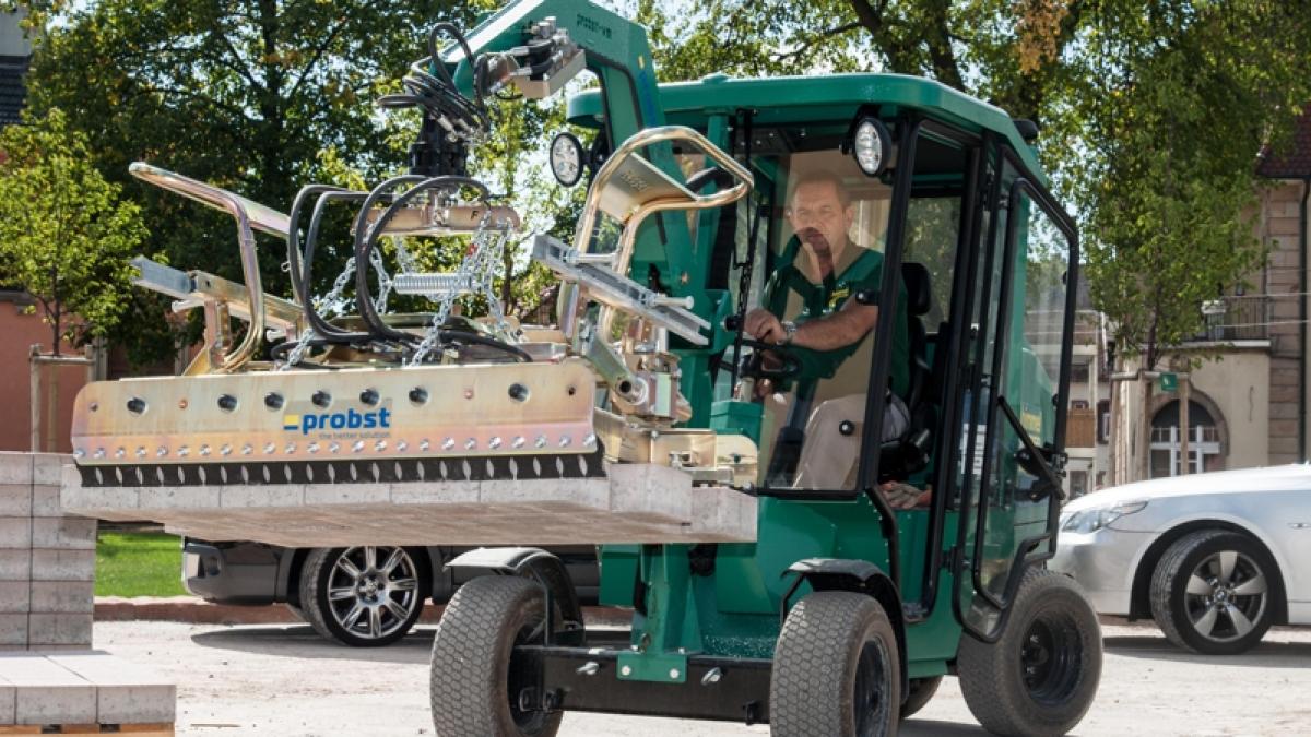 Pflasterlegemachine im Einsatz